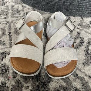 Jumping Jacks Girls Hanna Sandals White Silver size 7-7 1/2 EU 24 NEW
